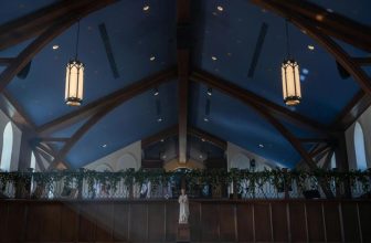Creative Uses for Garlands in Holiday Decor